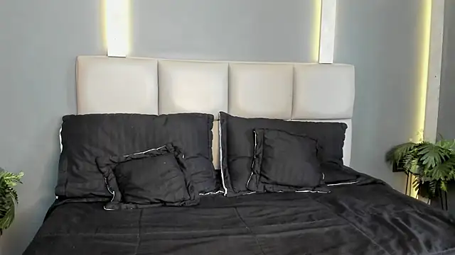 ArohomLester online show from December 2025 04:10:02 PM