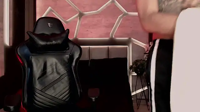 ArohomLester online show from December 2025 07:13:01 PM