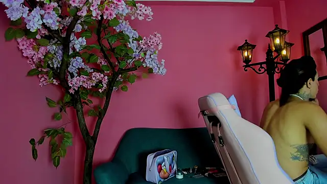 ArohomLester online show from February 2026 06:51:02 PM