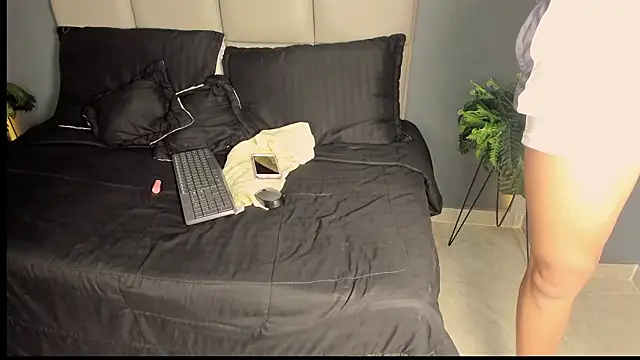 ArohomLester online show from January 2026 11:36:02 AM