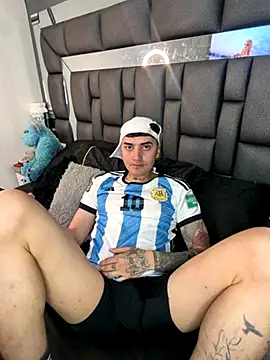 Snapshot of Williamlo chatting on November 2025 03:56:01 AM Williamlo online show from November 2025 03:56:01 AM