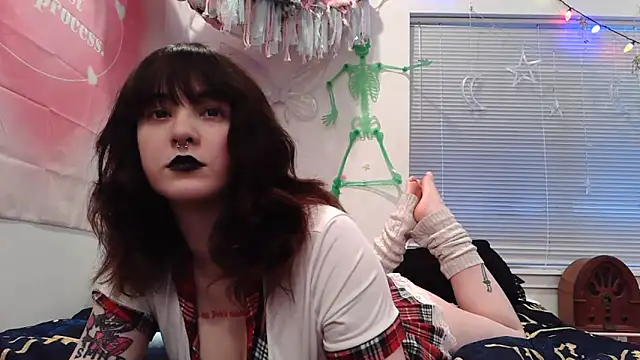 Snapshot of Trickylucy555 chatting on February 2026 11:44:02 AM Trickylucy555 online show from February 2026 11:44:02 AM