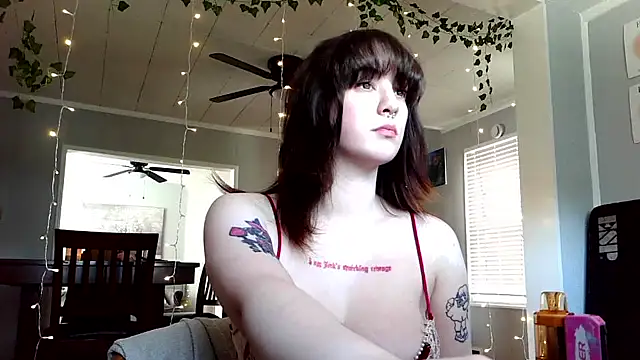 Snapshot of Trickylucy555 chatting on April 2026 06:43:01 PM Trickylucy555 online show from April 2026 06:43:01 PM