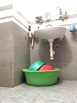 HinayLa online show from April 2026 11:06:01 PM