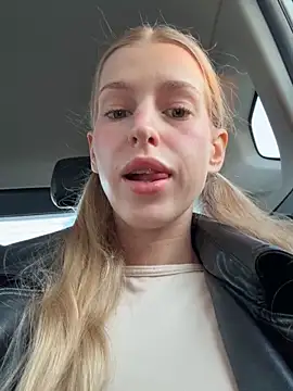 kira mia online show from March 2026 03:57:01 PM