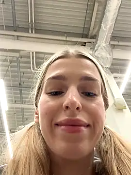 kira mia online show from November 2025 03:23:01 PM