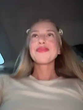 kira mia online show from March 2026 03:30:01 PM