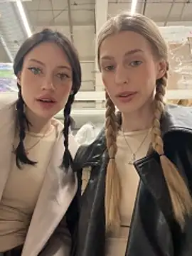 kira mia online show from December 2025 04:07:01 PM