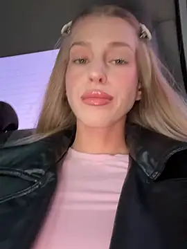 kira mia online show from March 2026 03:39:01 PM