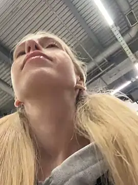 kira mia online show from November 2025 06:30:01 PM