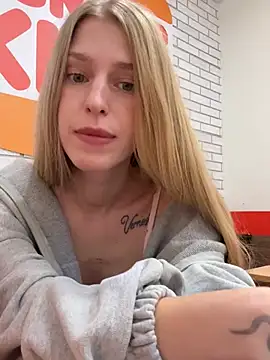 kira mia online show from July 2026 05:05:02 PM
