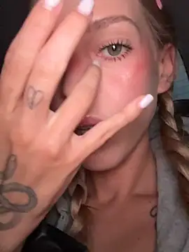 kira mia online show from March 2026 04:00:01 PM