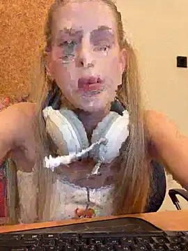 kira mia online show from March 2026 04:00:01 PM