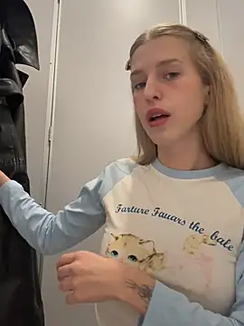 kira mia online show from May 2026 04:21:02 PM