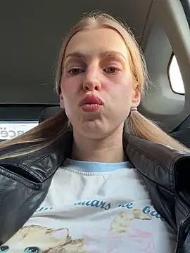 kira mia online show from April 2026 03:47:01 PM