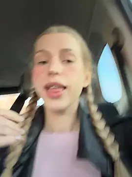 kira mia online show from April 2026 04:30:02 PM