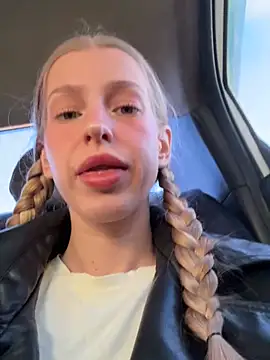 kira mia online show from April 2026 04:10:02 PM