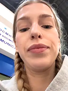 kira mia online show from December 2025 03:22:02 PM