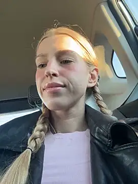 kira mia online show from April 2026 03:59:02 PM