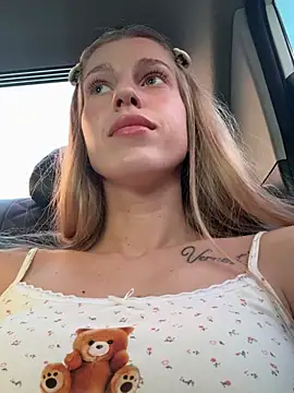 kira mia online show from March 2026 03:35:02 PM