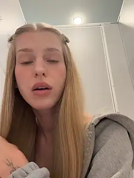 kira mia online show from June 2026 04:18:02 PM
