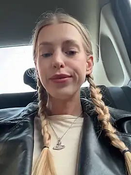 kira mia online show from March 2026 03:18:02 PM