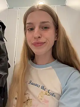 kira mia online show from May 2026 07:44:02 PM