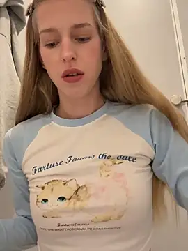 kira mia online show from July 2026 04:17:02 PM