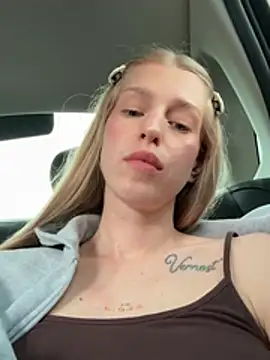kira mia online show from July 2026 04:40:01 PM