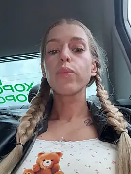 kira mia online show from March 2026 03:48:02 PM