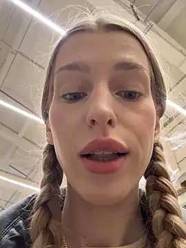 kira mia online show from December 2025 03:47:01 PM