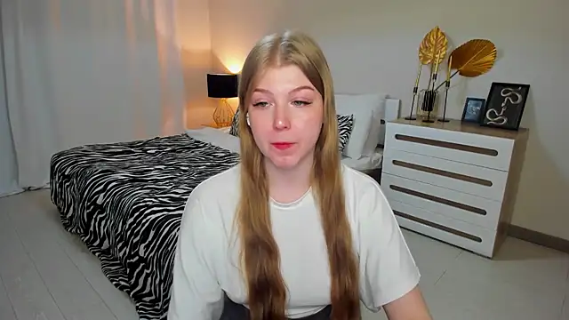 Snapshot of Stella_Light chatting on June 2026 02:33:01 PM Stella Light online show from June 2026 02:33:01 PM