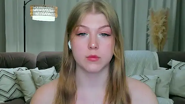 Snapshot of Stella_Light chatting on June 2026 08:35:02 PM Stella Light online show from June 2026 08:35:02 PM
