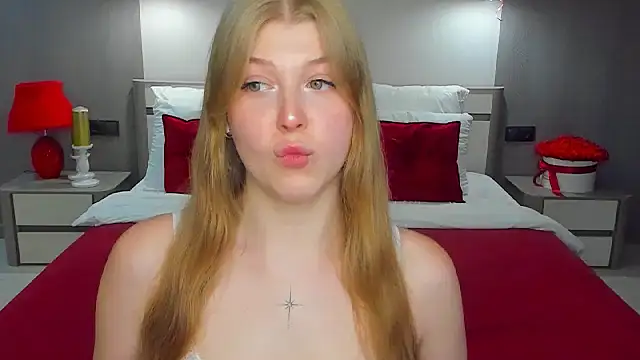Snapshot of Stella_Light chatting on July 2026 05:32:02 PM Stella Light online show from July 2026 05:32:02 PM