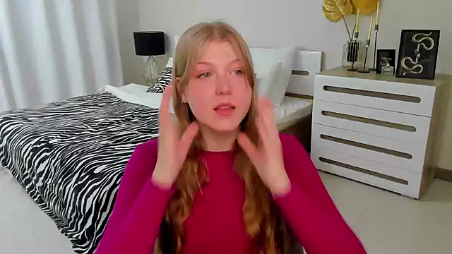 Stella Light online show from November 2025 06:30:01 PM