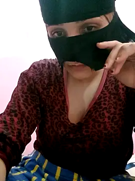 SandyAmr online show from April 2026 02:12:02 PM