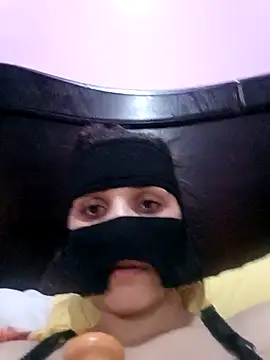 Snapshot of SandyAmr chatting on November 2025 08:51:02 AM SandyAmr online show from November 2025 08:51:02 AM