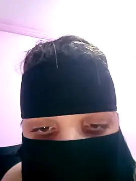 SandyAmr online show from November 2025 02:16:02 PM