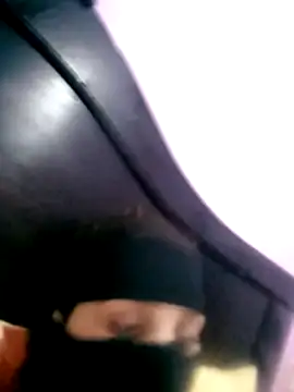 Snapshot of SandyAmr chatting on November 2025 07:33:02 AM SandyAmr online show from November 2025 07:33:02 AM