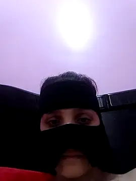 SandyAmr online show from November 2025 08:47:01 AM