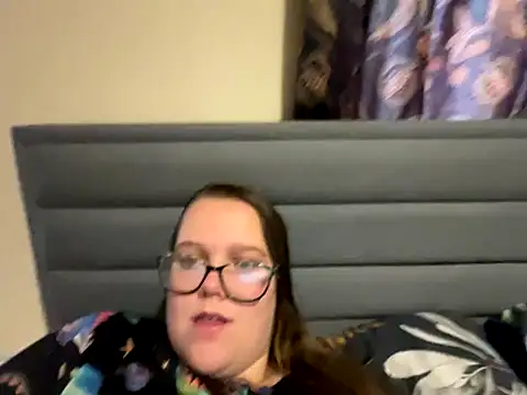 Scarletcum22 online show from November 2025 11:37:01 AM