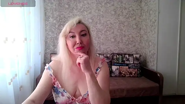 LadyKriss online show from April 2026 06:09:02 AM