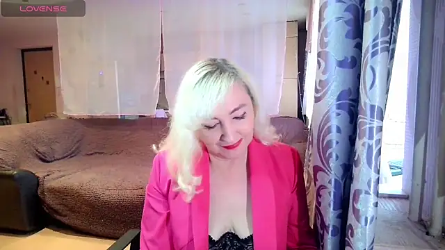 LadyKriss online show from November 2025 07:44:02 AM