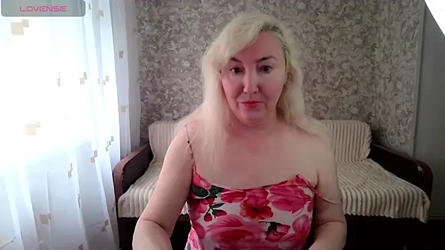 LadyKriss online show from May 2026 03:45:02 AM