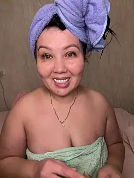 Love  Mom online show from November 2025 04:40:01 PM