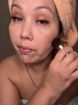 Love  Mom online show from November 2025 04:32:01 PM