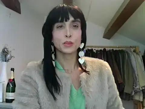 Snapshot of DeboraMee chatting on October 2025 07:51:02 AM DeboraMee online show from October 2025 07:51:02 AM