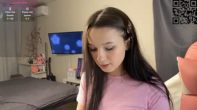 Snapshot of ella_simons chatting on November 2025 12:15:02 AM ella simons online show from November 2025 12:15:02 AM