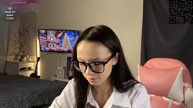 Snapshot of ella_simons chatting on November 2025 12:54:02 AM ella simons online show from November 2025 12:54:02 AM