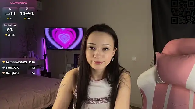 Snapshot of ella_simons chatting on November 2025 12:11:02 AM ella simons online show from November 2025 12:11:02 AM